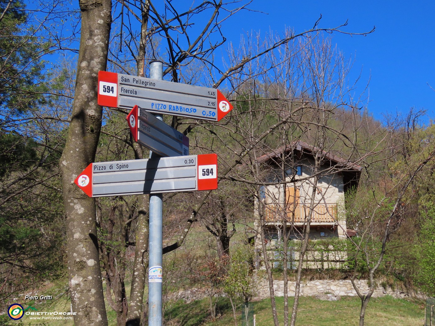 37 All'incrocio dei sentieri prendo a sx il sent. 594 per Pizzo di Spino.JPG